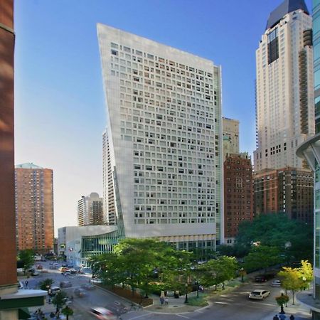 Sofitel Chicago Magnificent Mile Hotel Kültér fotó The building in 2018