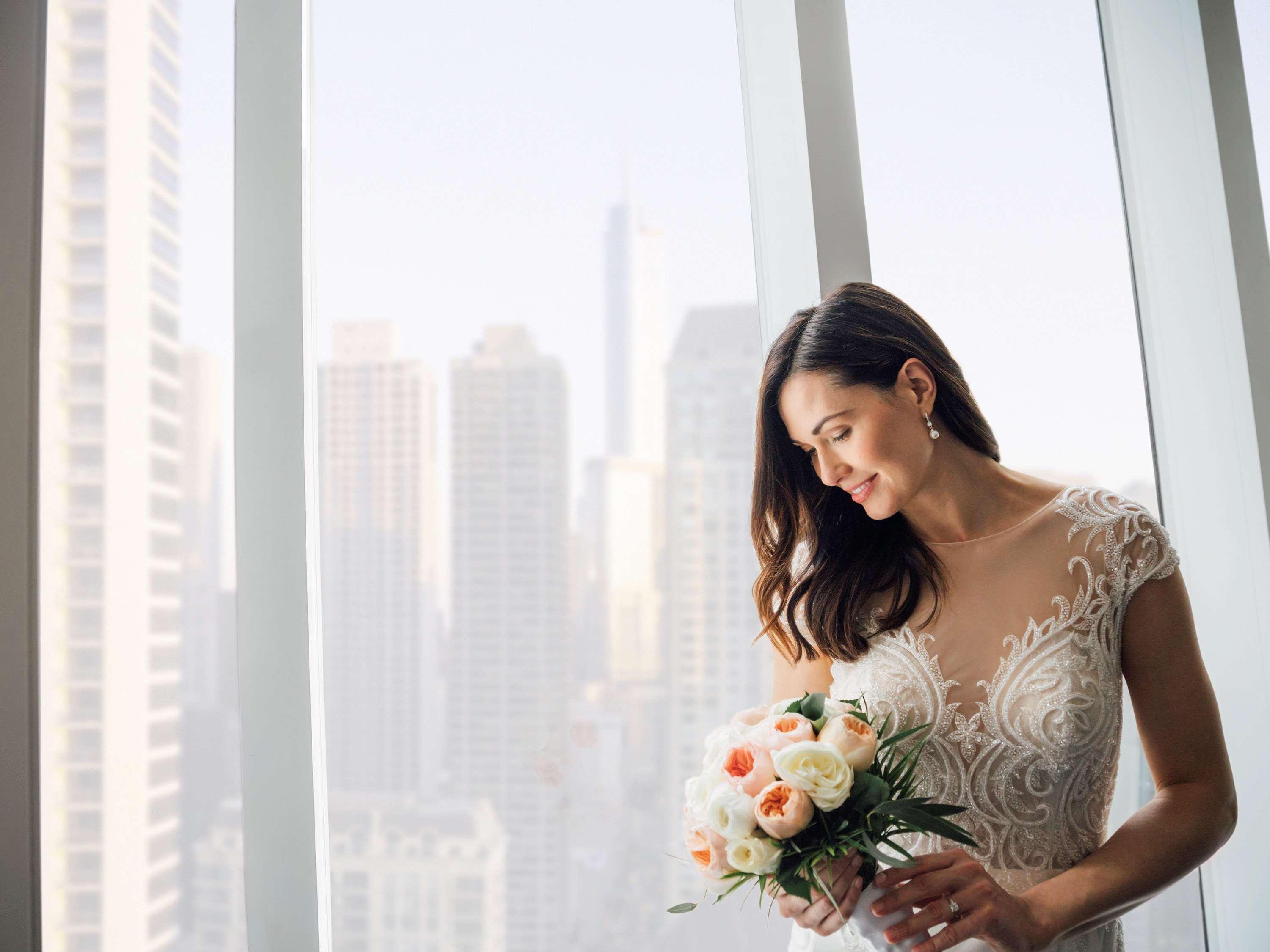 Sofitel Chicago Magnificent Mile Hotel Kültér fotó A bride in a wedding dress