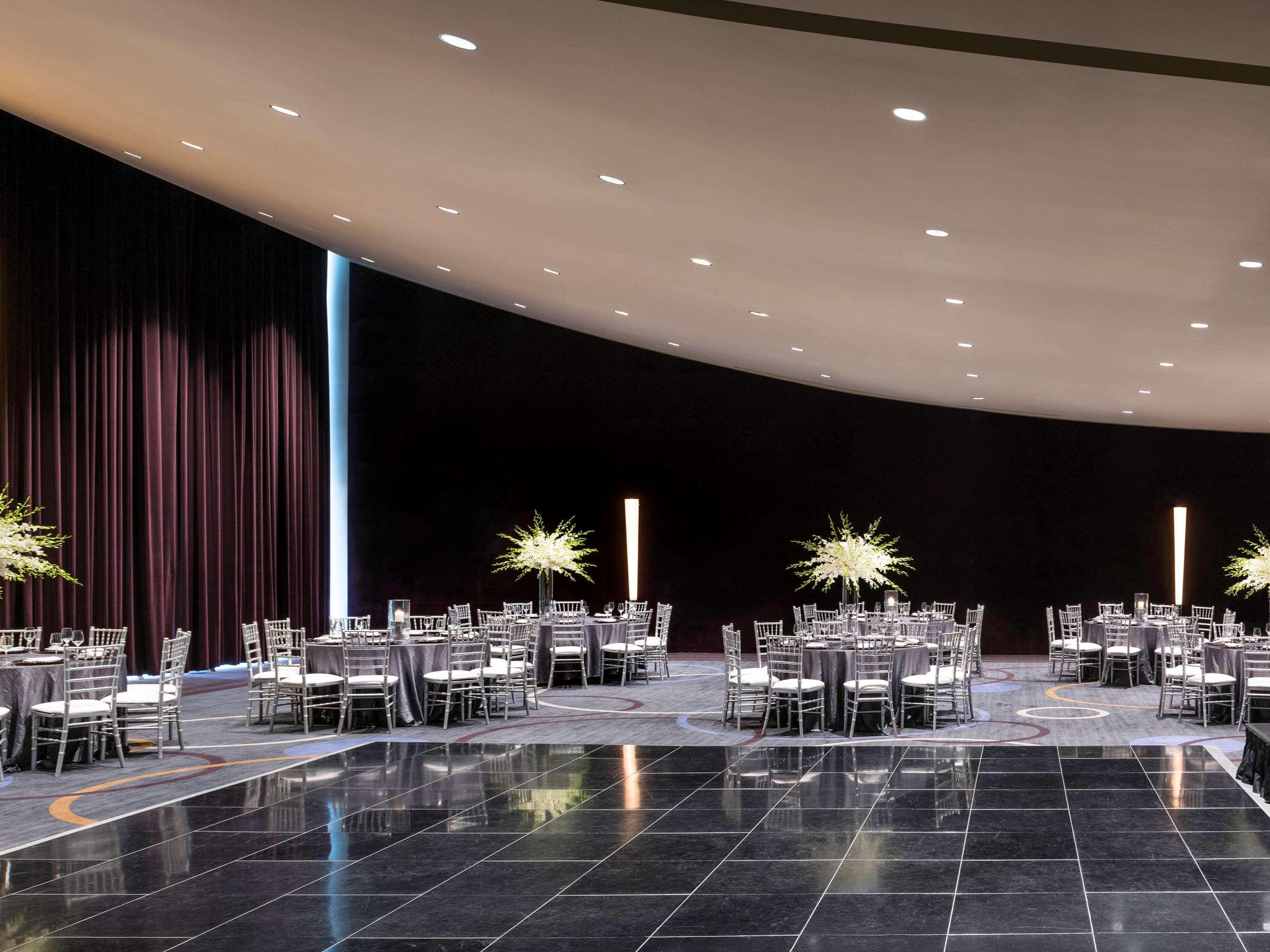 Sofitel Chicago Magnificent Mile Hotel Kültér fotó The Grand Ballroom