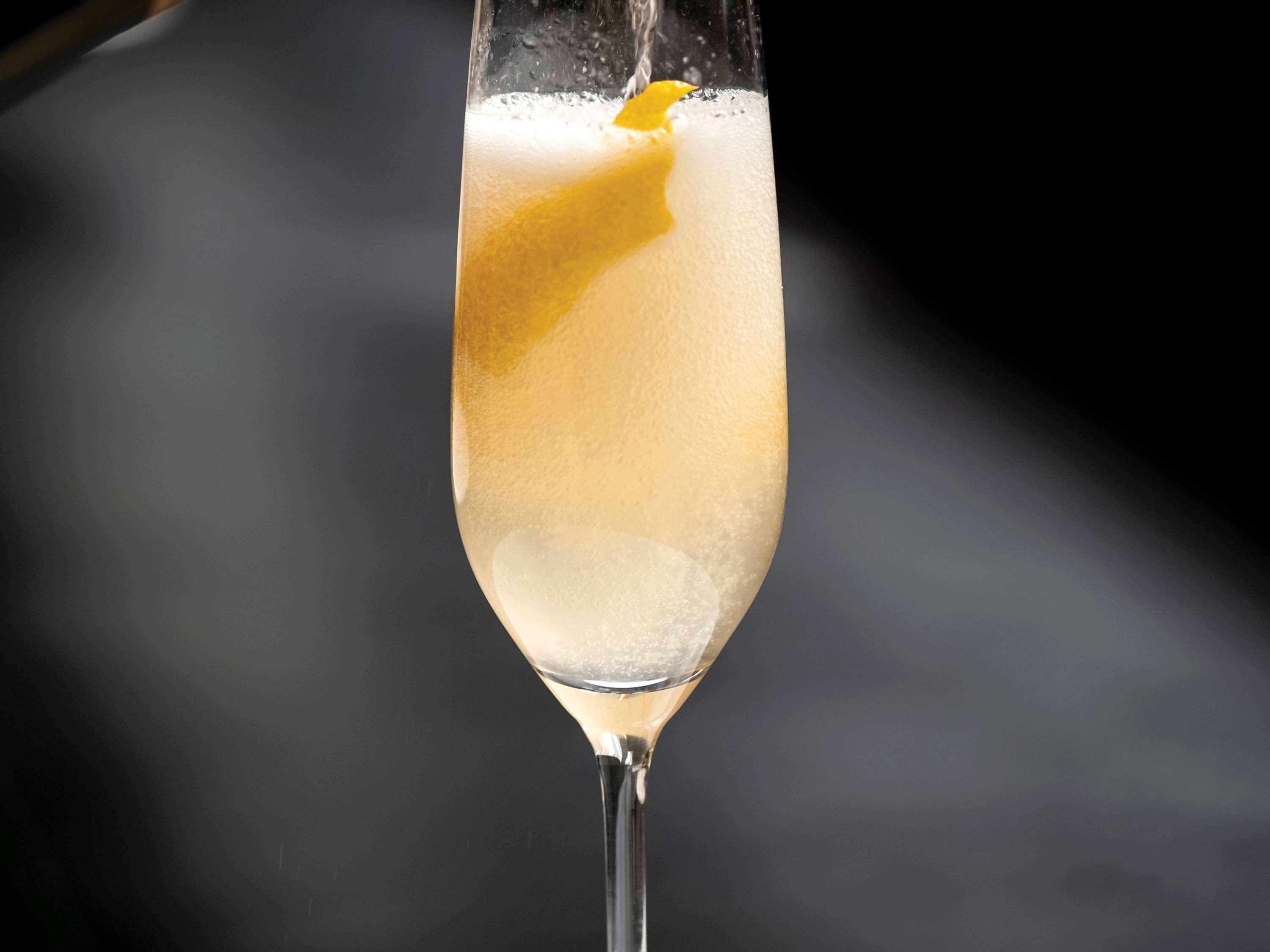 Sofitel Chicago Magnificent Mile Hotel Kültér fotó A French 75