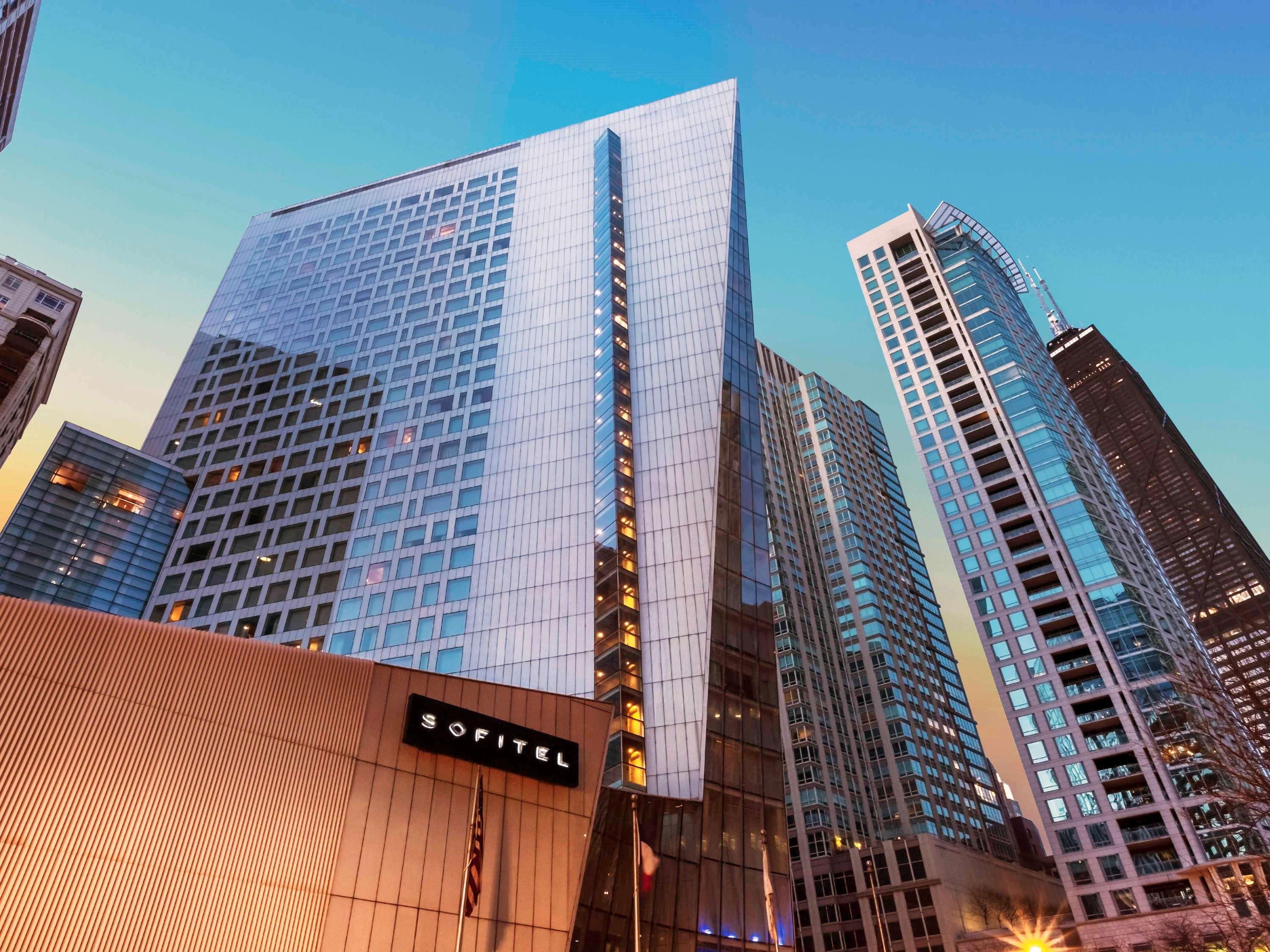 Sofitel Chicago Magnificent Mile Hotel Kültér fotó The Ritz-Carlton, Chicago