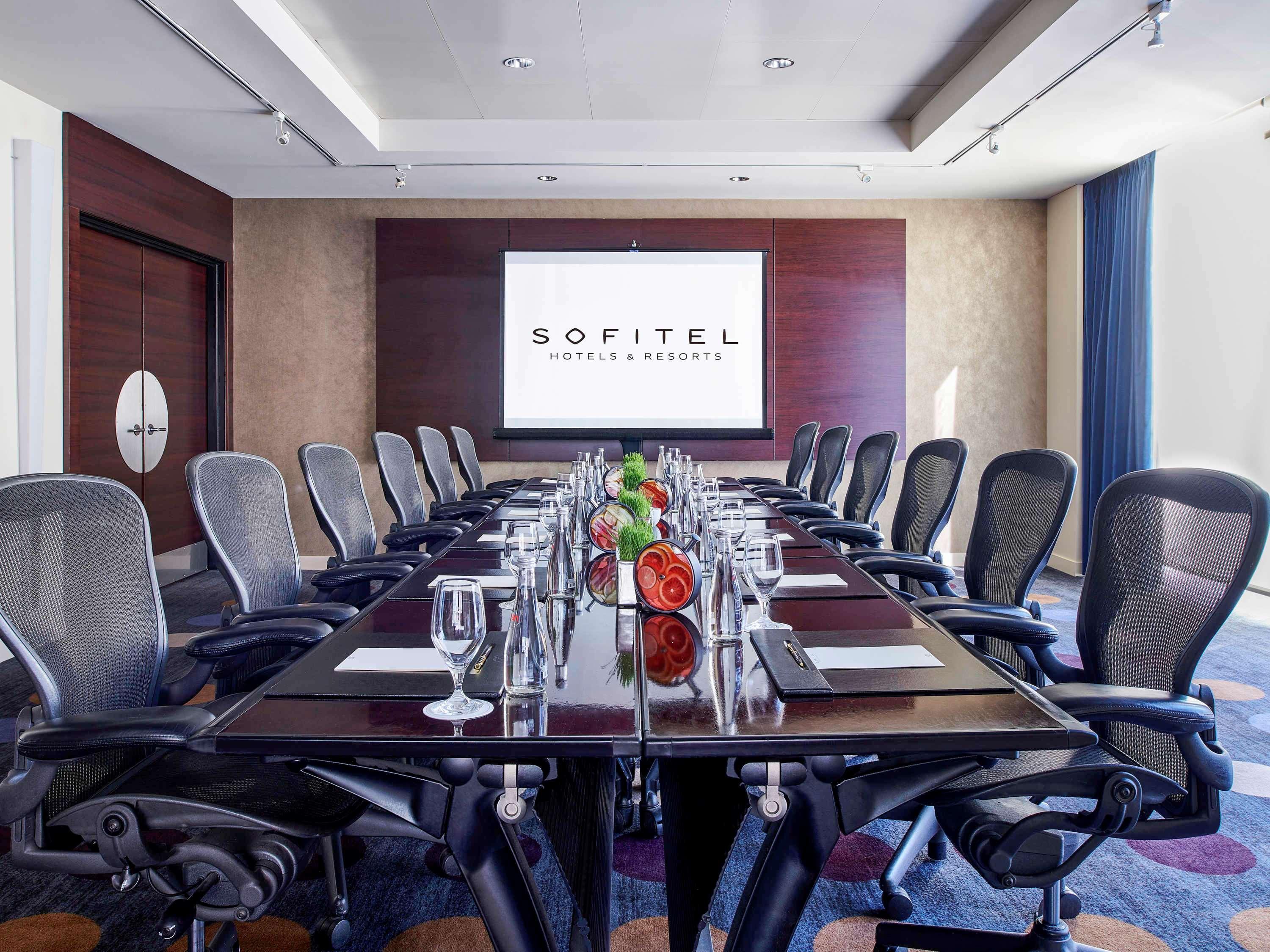 Sofitel Chicago Magnificent Mile Hotel Kültér fotó Meeting room