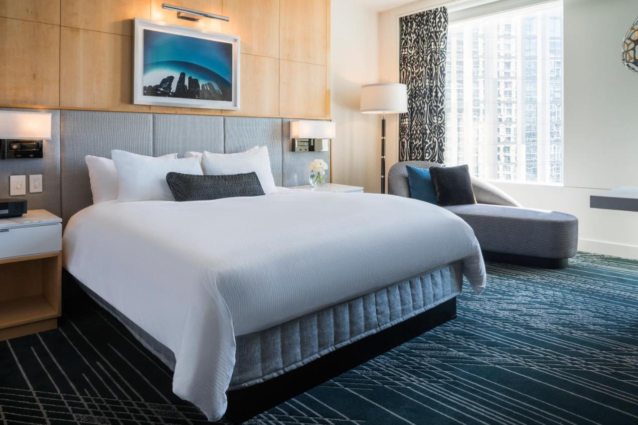 Sofitel Chicago Magnificent Mile Hotel Kültér fotó A guest room at the Hilton San Francisco