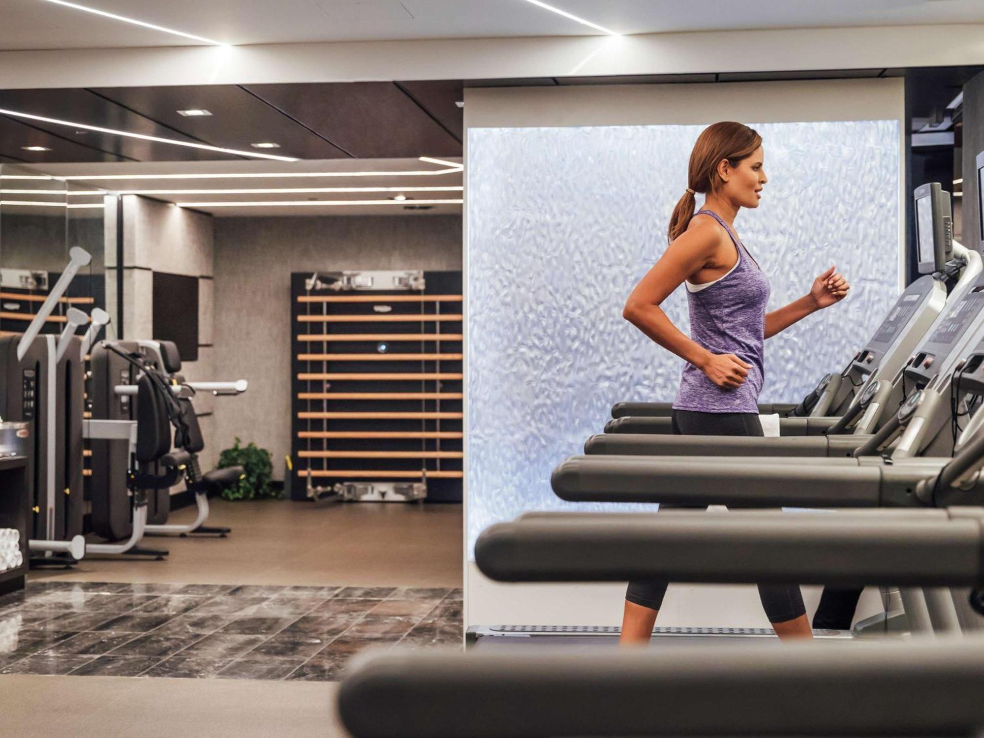 Sofitel Chicago Magnificent Mile Hotel Kültér fotó The Fitness Center at The Ritz-Carlton, Boston Common