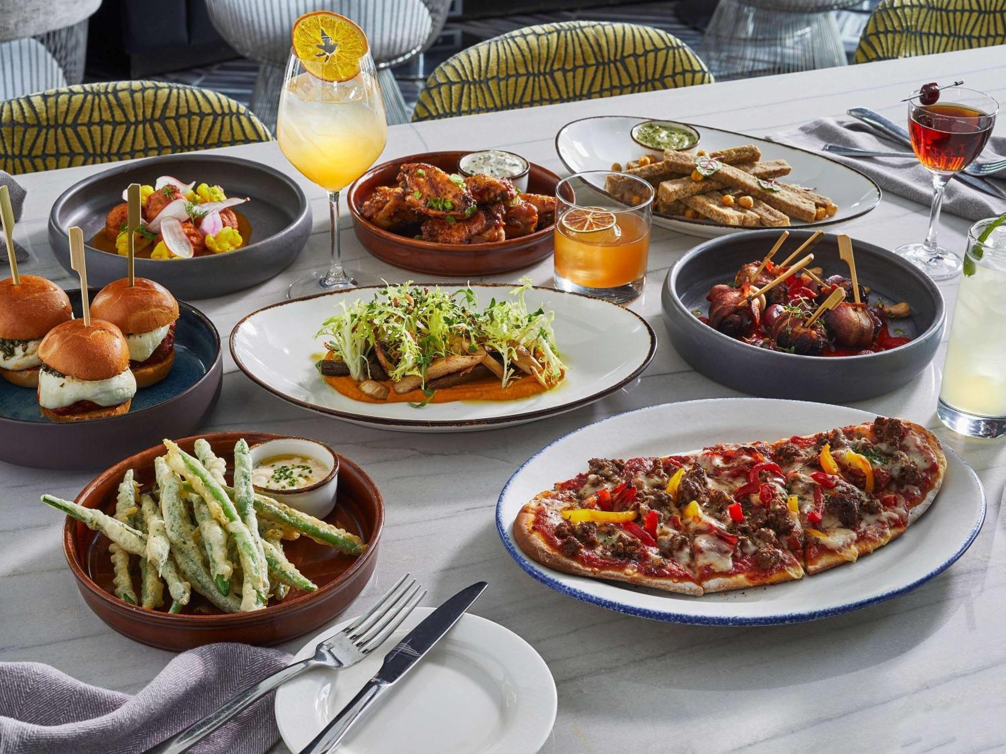 Sofitel Chicago Magnificent Mile Hotel Kültér fotó A selection of dishes from the restaurant