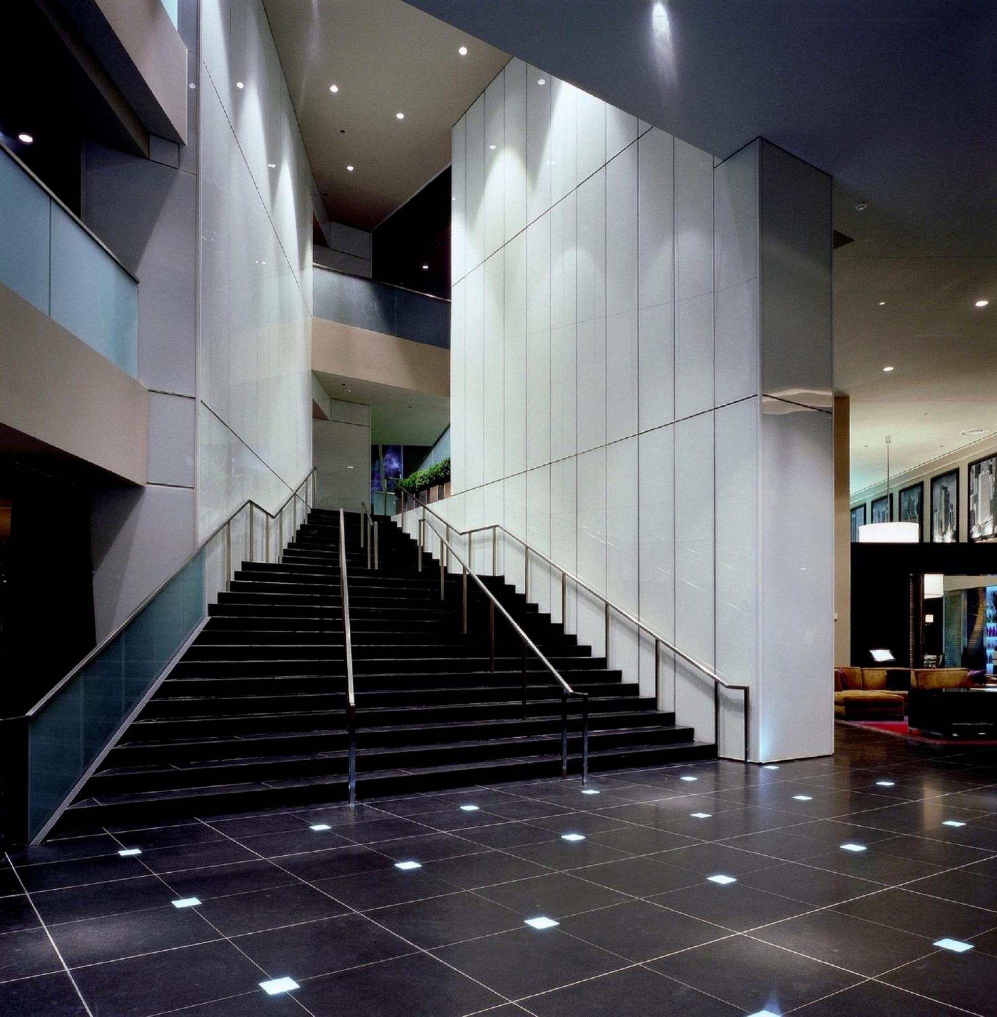 Sofitel Chicago Magnificent Mile Hotel Beltér fotó Interior of the hotel