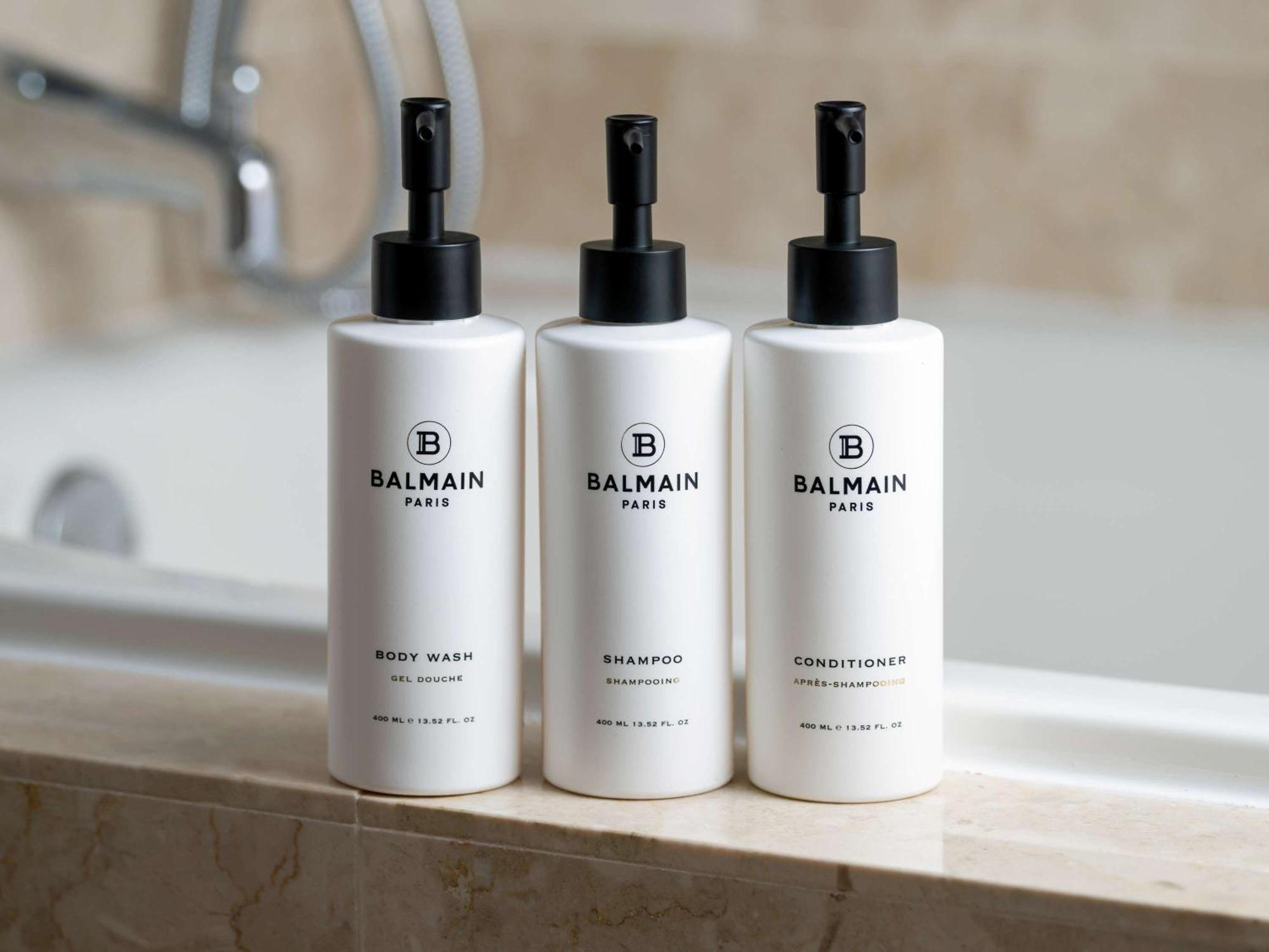 Sofitel Chicago Magnificent Mile Hotel Kültér fotó Balmain Paris products