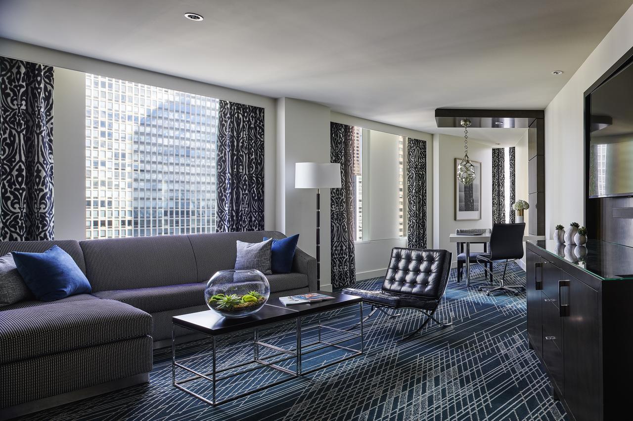 Sofitel Chicago Magnificent Mile Hotel Kültér fotó A suite at the London InterContinental